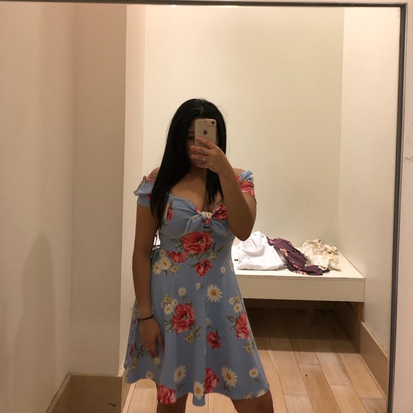 Off the shoulder dress - Picture 1 of 3